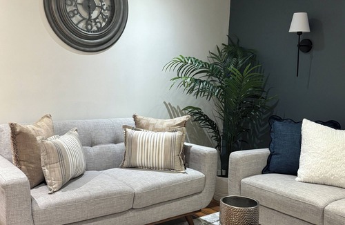 Milton Apartment | Spacious & Modern Cozy Basement Apartment – Your Home Away from Home!