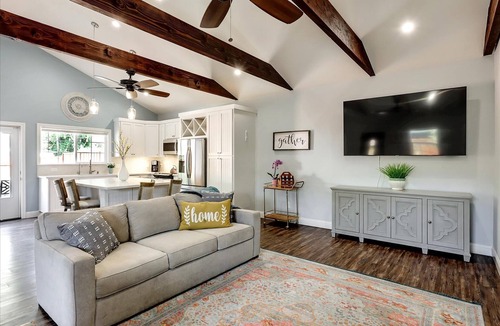 Castro Valley House | Spacious Modern Farmhouse Casita in Castro Valley Countryside with Private Patio