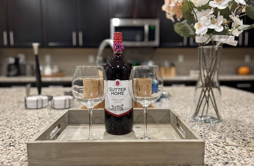 Elk Grove House | Spacious modern family home - Self check-in