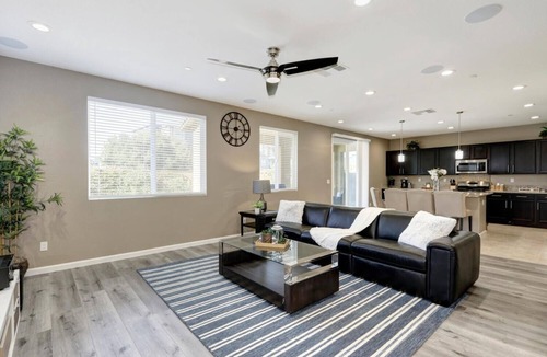 Elk Grove House | Spacious modern family home - Self check-in