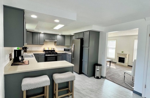 Rochester House | Spacious Modern Family Home - Prime Location