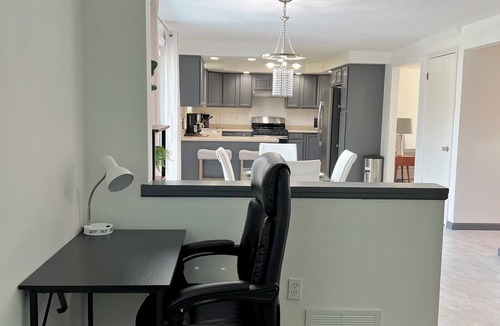 Rochester House | Spacious Modern Family Home - Prime Location
