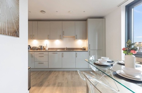 Finsbury Park Apartment | Spacious & Modern Flat! Excellent Transport Links