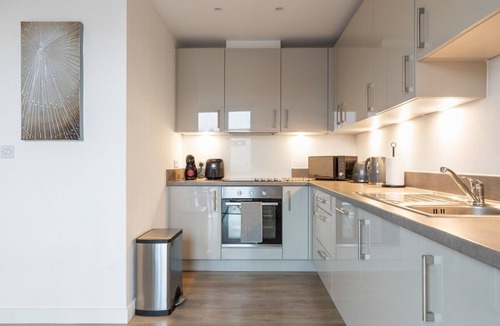 Finsbury Park Apartment | Spacious & Modern Flat! Excellent Transport Links