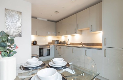 Finsbury Park Apartment | Spacious & Modern Flat! Excellent Transport Links