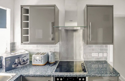 Belvedere Apartment | Spacious modern apartment with full kitchen, Wi-Fi & parking