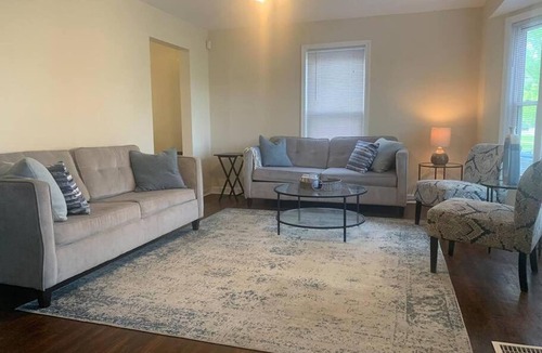 Calumet City House | Spacious Modern Getaway Mins From Major Retail