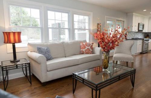 West Freehold House | Spacious Modern Home in West Freehold