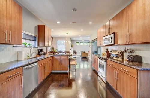 Blackshear-Prospect Hill House | Spacious Modern Home on East 9th St - Walkable Downtown