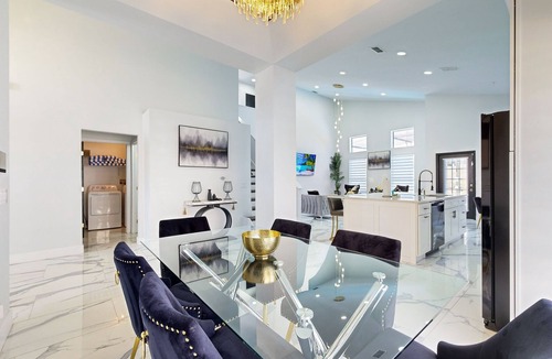 Lake Davenport Estates House | Spacious modern home with enclosed pool, patio, and gas grill