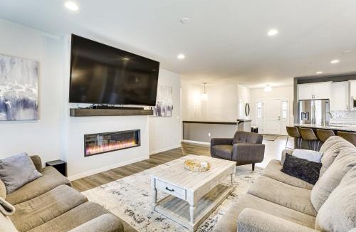 Hanover House | Spacious & Modern Home w/Deck in Oregon!