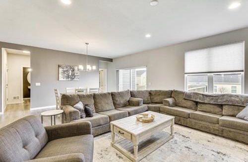 Hanover House | Spacious & Modern Home w/Deck in Oregon!