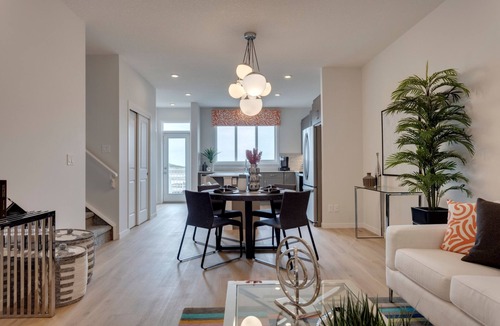 Southeast Calgary House | Spacious Modern Home With King Bed & Office