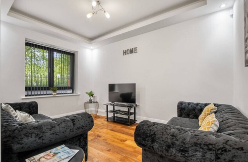Southfields House | Spacious Modern House 3BR 3BA Balcony Park View