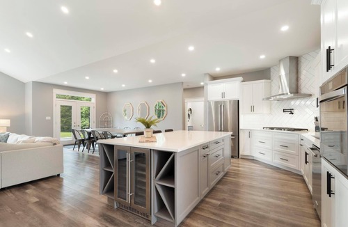 Dashwood Cottage | Spacious Modern Lake House with Private Beach