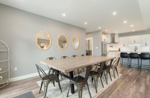 Dashwood Cottage | Spacious Modern Lake House with Private Beach
