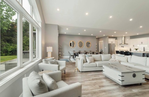 Dashwood Cottage | Spacious Modern Lake House with Private Beach