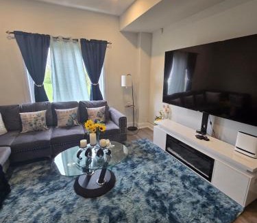St. Catharines Apartment | Spacious Modern Niagara Getaway 3BR Vacation Home