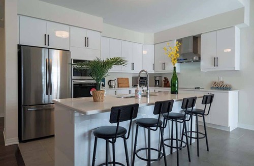 Rama House | Spacious Modern Orillia Family Retreat