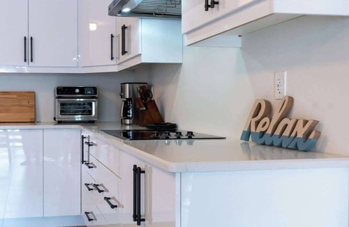 Rama House | Spacious Modern Orillia Family Retreat