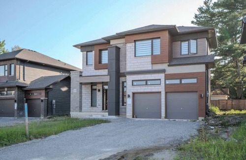 Rama House | Spacious Modern Orillia Family Retreat