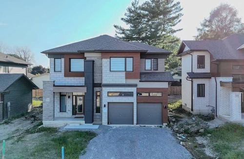 Rama House | Spacious Modern Orillia Family Retreat