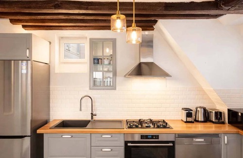 Quartier de la Folie-Mericourt Apartment | Spacious & modern property in Le Marais
