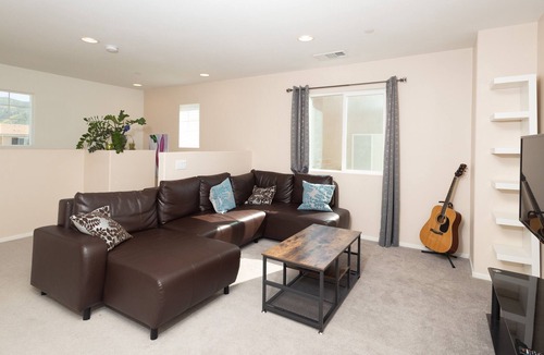 Rubidoux House | Spacious Modern Riverside Home 4BDR - 3BA Sleeps 10