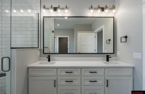 North Mankato House | Spacious Modern Retreat Sleeps 8
