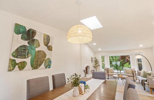 Picnic Point-North Lynnwood House | Spacious Modern Retreat w Game Room and Yard