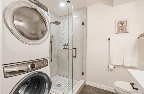 Picnic Point-North Lynnwood House | Spacious Modern Retreat w Game Room and Yard