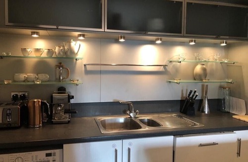 St. Mary's Park Apartment | Spacious Modern Riverside Apartment Overlooking the Thames