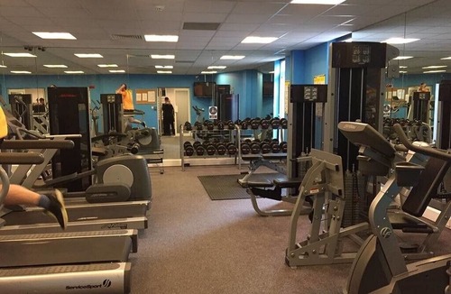 St. Mary's Park Apartment | Spacious Modern Riverside Apartment Overlooking the Thames