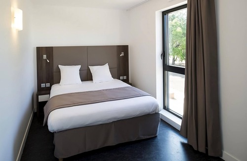 Dijon Hotel | Spacious, Modern Stay Ideal for Academic Dijon Visits | Suite w/Kitchenette