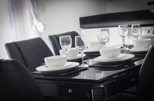 Smethwick Apartment | Spacious Modern Townhouse