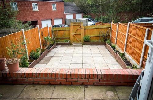 Smethwick Apartment | Spacious Modern Townhouse