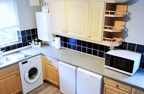 Bursledon Apartment | Spacious & modern two bedroom Maisonette Apartment