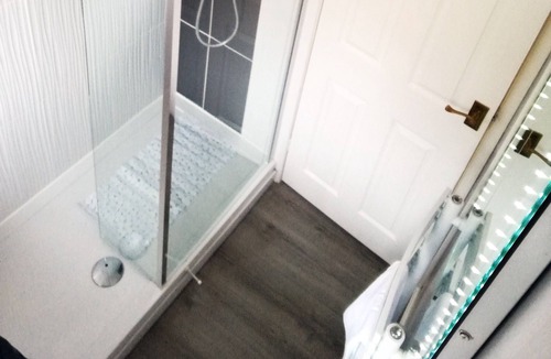 Bursledon Apartment | Spacious & modern two bedroom Maisonette Apartment