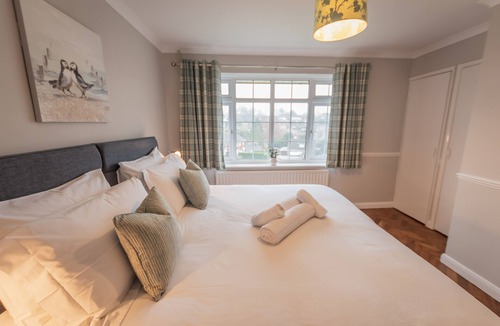 Bursledon Apartment | Spacious & modern two bedroom Maisonette Apartment