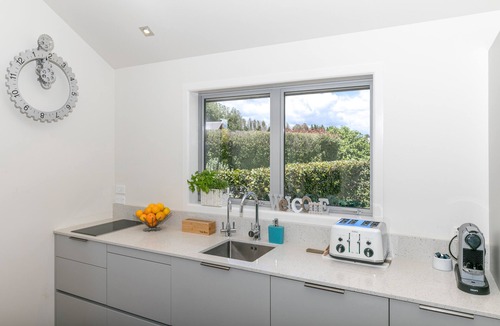 Tamahere Apartment | Spacious Modern Two-Bedroom Apartment