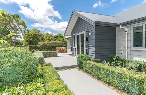 Tamahere Apartment | Spacious Modern Two-Bedroom Apartment