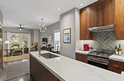 Richmond Apartment | Spacious Monthly Stay 2BR/2.5BA Pets Welcome