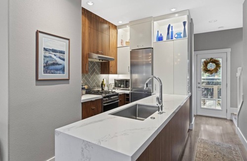 Richmond Apartment | Spacious Monthly Stay 2BR/2.5BA Pets Welcome