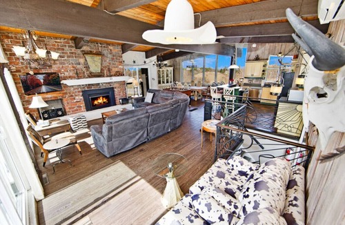 The Blue Mountains Ski Chalet | Spacious Mountain-View Chalet | Walk to BM | Spa