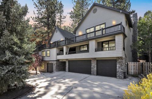 Pine Mountain Club Villa | Spacious Mountain Getaway Game Room & Gazebo