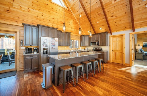 McHenry House | Spacious Mountain Lodge w/Hot Tub & Fire Pit