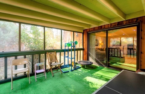 Klamath Falls Cabin | Spacious Mountain Cabin w Views! Deck & Wildlife