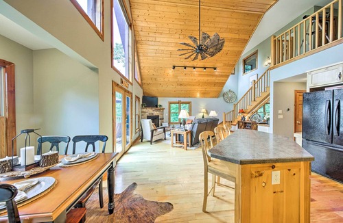 Indian Rock Springs Cabin | Spacious Murphy Chalet w/Hot Tub: Mtn Views!