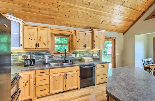 Indian Rock Springs Cabin | Spacious Murphy Chalet w/Hot Tub: Mtn Views!