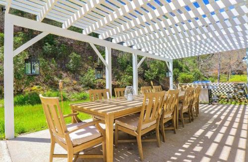 Murphy House | Spacious Murphy Home w/Game Room + Fire Pit!